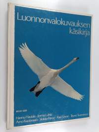 Luonnonvalokuvauksen käsikirja