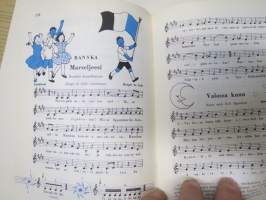 Laulan ja soitan - Koulun musiikkikirja