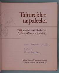 Taitureiden taipaleelta – Tampereen Faktorikerhon 75‑vuotishistoria 1910–1985.  (  järjestöhistoriikit, faktorit, kirjapainotaito, kirjapainotekniikka )