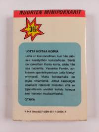 Lotta hoitaa koiria