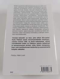 Ihmisiä telineillä