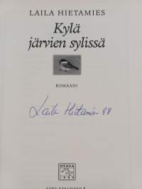 Kylä järvien sylissä (signeerattu)