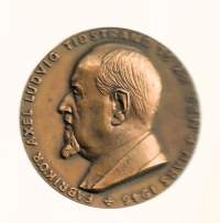 Axel Tidstrand villatehtaat   ( Gösta Carell )  taidemitali 60 mm