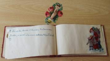 Muistokirja Poesie - kiiltokuvia ja muistovärssyjä - 17 kiiltokuvasivua, 2 irtonaista kiiltokuvaa, lisäksi värssysivuja,