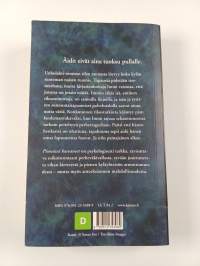 Pimeässä kasvaneet : rikosromaani