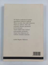 Elän tässä, nyt - haikuja, tankoja ja mietteitä