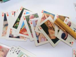 Honey Brand nr 405 - Excellent Universal Models Colour Pictures playing cards -pelikortit, täysi sarja pin-up-kortteja, arviolta 1960-luvun pakka