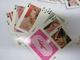 Honey Brand nr 405 - Excellent Universal Models Colour Pictures playing cards -pelikortit, täysi sarja pin-up-kortteja, arviolta 1960-luvun pakka