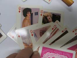 Honey Brand nr 405 - Excellent Universal Models Colour Pictures playing cards -pelikortit, täysi sarja pin-up-kortteja, arviolta 1960-luvun pakka