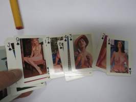 Honey Brand nr 405 - Excellent Universal Models Colour Pictures playing cards -pelikortit, täysi sarja pin-up-kortteja, arviolta 1960-luvun pakka