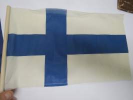 Suomi-Ruotsi yleisurheilumaaottelu 1983 Finnkampen Tukholma / Stockholm -3 kpl erilaisia viirejä ja maitten liput, tuolloin käytössä ollutta rekvisiittaa