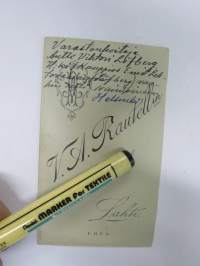 Varastonhoitja Antti Vihtori Löfberg Hki - Kauppias Emil Lehtovaaran (Löfberg) vanhin veli vaimoineen, Rautell Lahti -visiittikorttivalokuva / carte de visite / cdv
