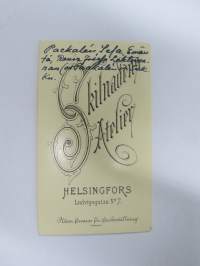 Emäntä Sela Packalén, rouva Josefa Lehtovaaran (os. Packalénin serkku), Skillnadens Atelier, Helsinki  -visiittikorttivalokuva / carte de visite / cdv