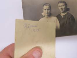 Johanneksen tytöt (Johannes, Karjala) -valokuvat 2 kpl
