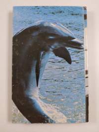 Flipper : Mustan kuunarin arvoitus : Kertomus tunnetusta televisiosarjasta