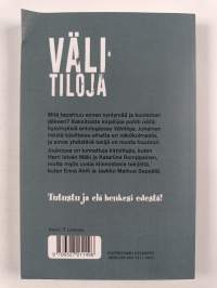 Välitiloja : novelleja