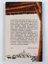 Mustetta sormissa