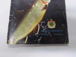 Napp och nytt från Svängsta 1958 (Ab Urfabriken, ABU) -fishing gear catalog (Nyt nappaa -luettelo alkuperäiskielellä), jaettu Suomessa - Länsi-Suomen Urheilukauppa