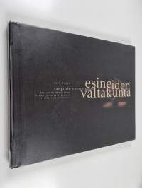 Esineiden valtakunta : keräilijöitä ja kokoelmia = Tangible cosmologies : recollecting collectors