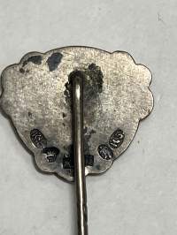RAittiusyhdistys - 10-vuotismerkki -neulamerkki, leimattua 813 hopeaa, vuosileima mahdollisesti K5 = 1915?, merkin sai kymmenen vuoden raittiudesta / jäsenyydestä?