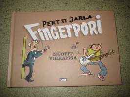 Fingerpori, Nuotit vieraissa