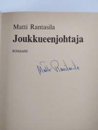 Joukkueenjohtaja : romaani (signeerattu)