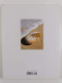The world of seashells : a fully illustrated guide to these fascinating gifts from the ocean
