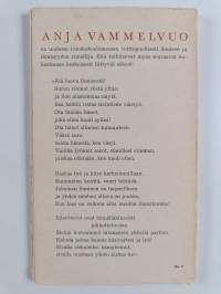 Kukkia sylissäni : runoja