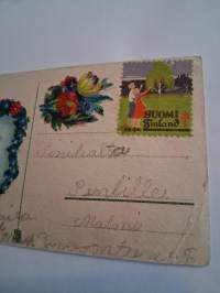 Käsipostina joulukortti. Oisko niitä kortteja joita pojat heitti välitunnilla lempityttönsä pulpettiin. Martta Wendelinin piitämä postimerkki v. 1942