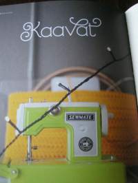 Jouluiloa kierrätysmateriaaleista