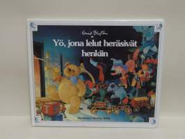 Yö, jona lelut heräsivät henkiin