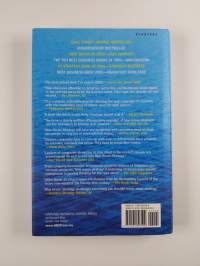 Blue Ocean Strategy : how to create uncontested market space and make the competition irrelevant