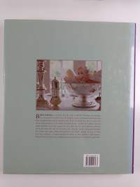 British tradition and interior design : town and country living in the British Isles