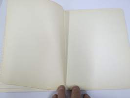 Sotilasmuistoja -käyttämätön 1930-luvun kirja lauluja, vitsejä, huumoria ym. varten, etulehdillä kompassi m/34 esittely, ampumatulokset taulukko