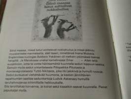 Siinä maassa kultainen kilpikonna tanssii kuutamossa