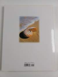 The world of seashells : a fully illustrated guide to these fascinating gifts from the ocean