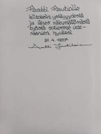 Tammenlehvän kansa : kansallisen veteraanipäivän kymmenvuotistaival 1987-1997 (signeerattu, tekijän omiste)