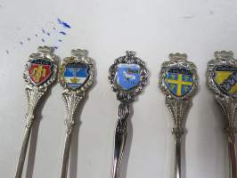 Paikkakuntalusikka 8 kpl, (7 kpl Suomi) Rauma, Pori, Vaasa, Kemi, Kokkola, Korpilahti, Jyväskylä + Gotland (Ruotsi)
