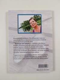 Kalastaja etsii helmeä