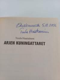 Arjen kuningattaret (signeerattu, tekijän omiste)