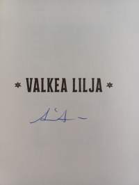 Valkea lilja (signeerattu)