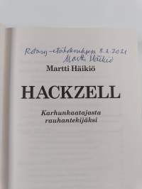 Hackzell : karhunkaatajasta rauhantekijäksi (signeerattu)
