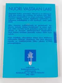 Nuori vastaan laki