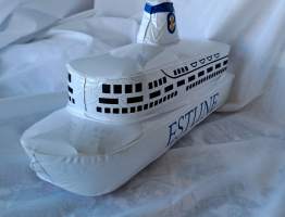 Estline  puhlettava laiva muovia koko n 40x 14 x 18 cm pienoismalli käyttämätön alkuperäisessä pussissa toimitus litistettynä 40x14 x 2 cm