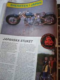 SCANBIKE N:O 1, 2000. Ruotsin kielinen, Pohjoismaihin suunnattu moottoripyörä lehti. Kuvi tapahtumista ja retkistä vesien äärelle.Isoilla joukoilla maantie ajoa.