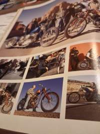 EASYRIDERS  N.o 407/ 2007.Moottori pyörä aikuisviihde lehti .Ruotsin kielinen, Pohjoismaihin suunnattub.Uusien pyörien esittelyä.  Iloisia kuvia tapahtumista
