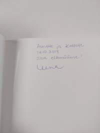 Suru on tosikko ja lähtee (signeerattu, tekijän omiste)