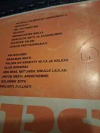 Tapio Rautavaara/ Tapsa laulaa ja laulattaa, 16 laulua vinyylillä.Sovitukset Toivo Kärki, kuoro ja yhtye johtajana Jukka Borg Tuottaja Rytmi Oy.