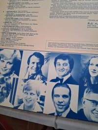 Tapio Rautavaaran muistokonsertti. Laulamassa Katri Helena, Eino Grönn, Erkki Liikanen, Liisa Tavi, Harri Saksala, Pasi Kaunisto, Reijo, Kallio, Arttu Suuntala
