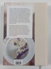 Kukkia lautasella : Syötävän hyviä reseptejä
